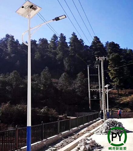 廠家支招：太陽能路燈照亮后路面有光斑怎么辦